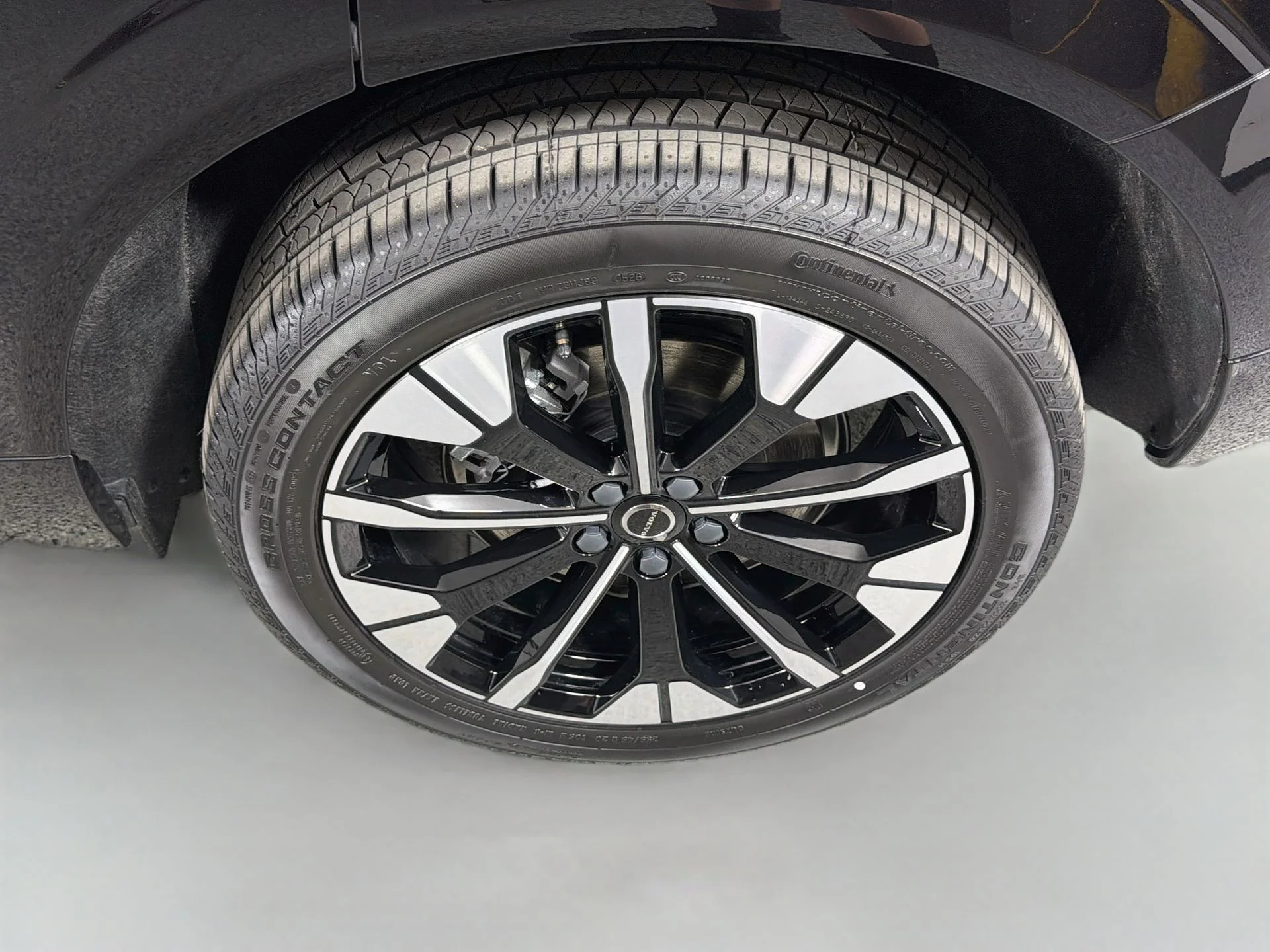New 2026 Onyx Black Volvo Plus image 30