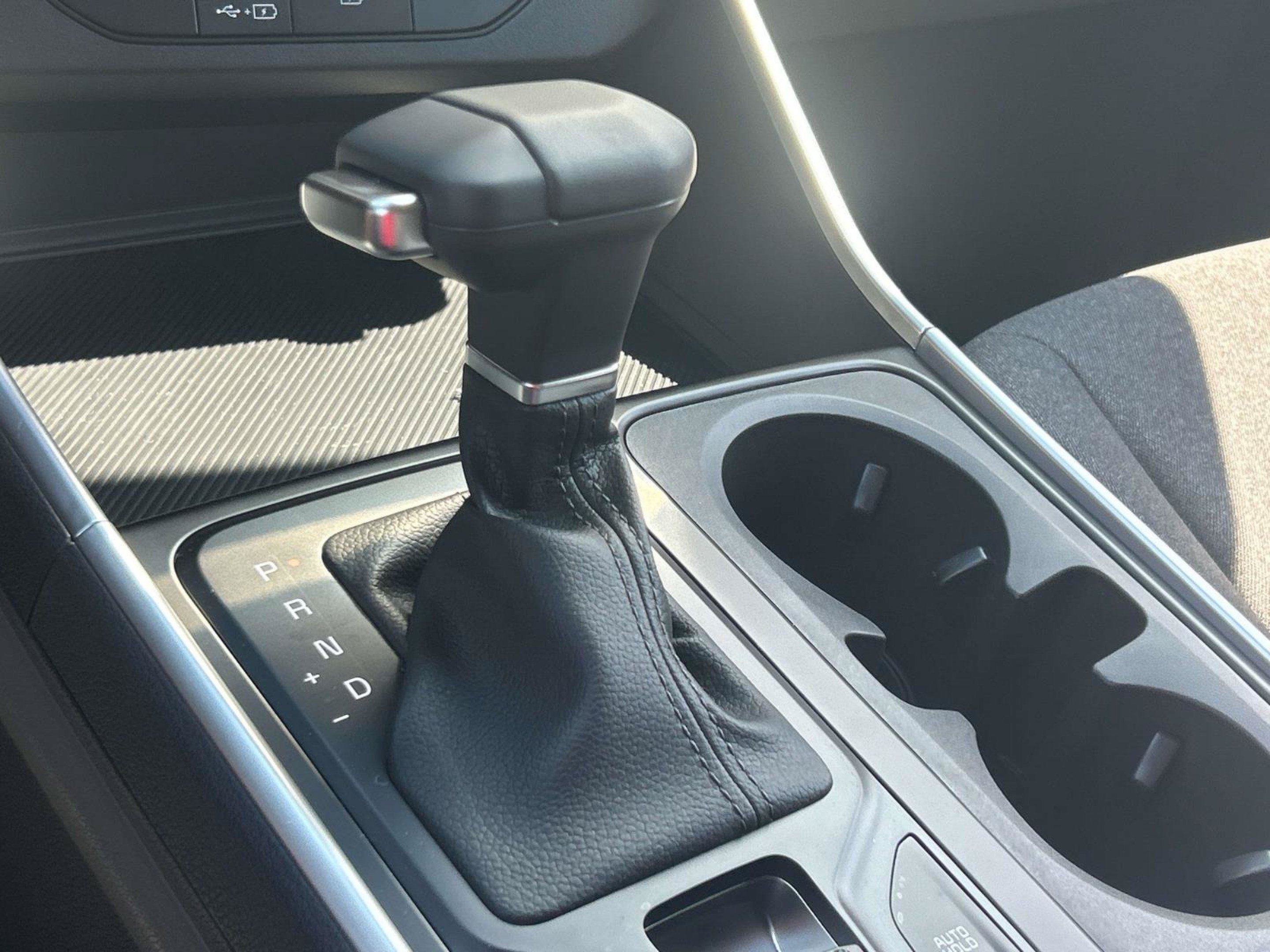 New 2027 Ceramic Silver Kia LX image 28