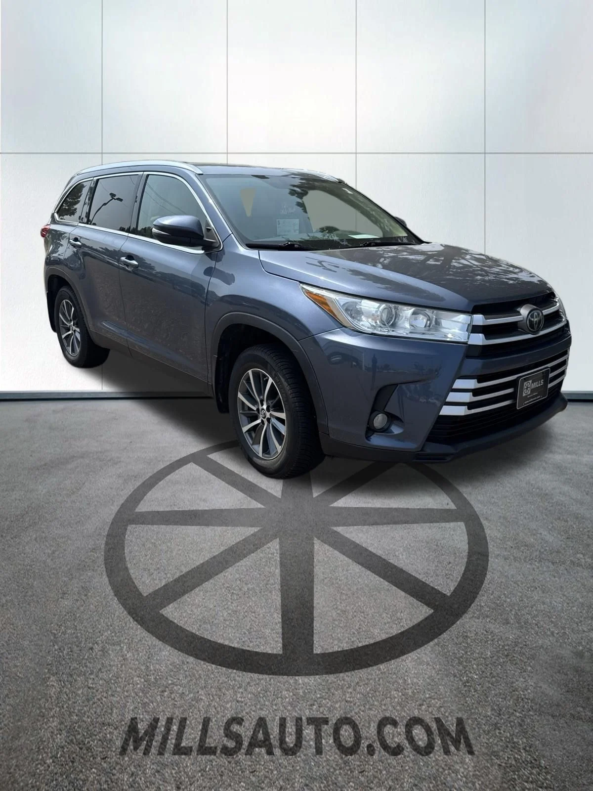 Used 2019 Shoreline Mist Toyota XLE image 3