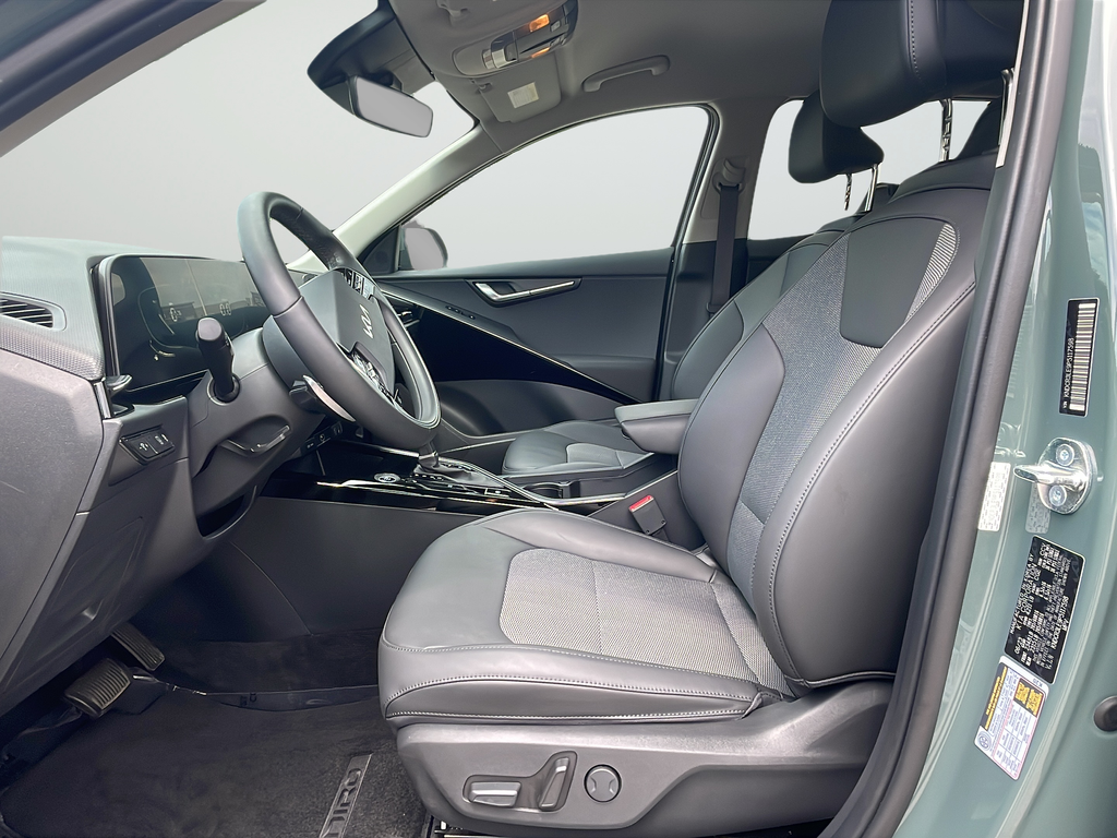 Used 2023 Green Kia EX image 10