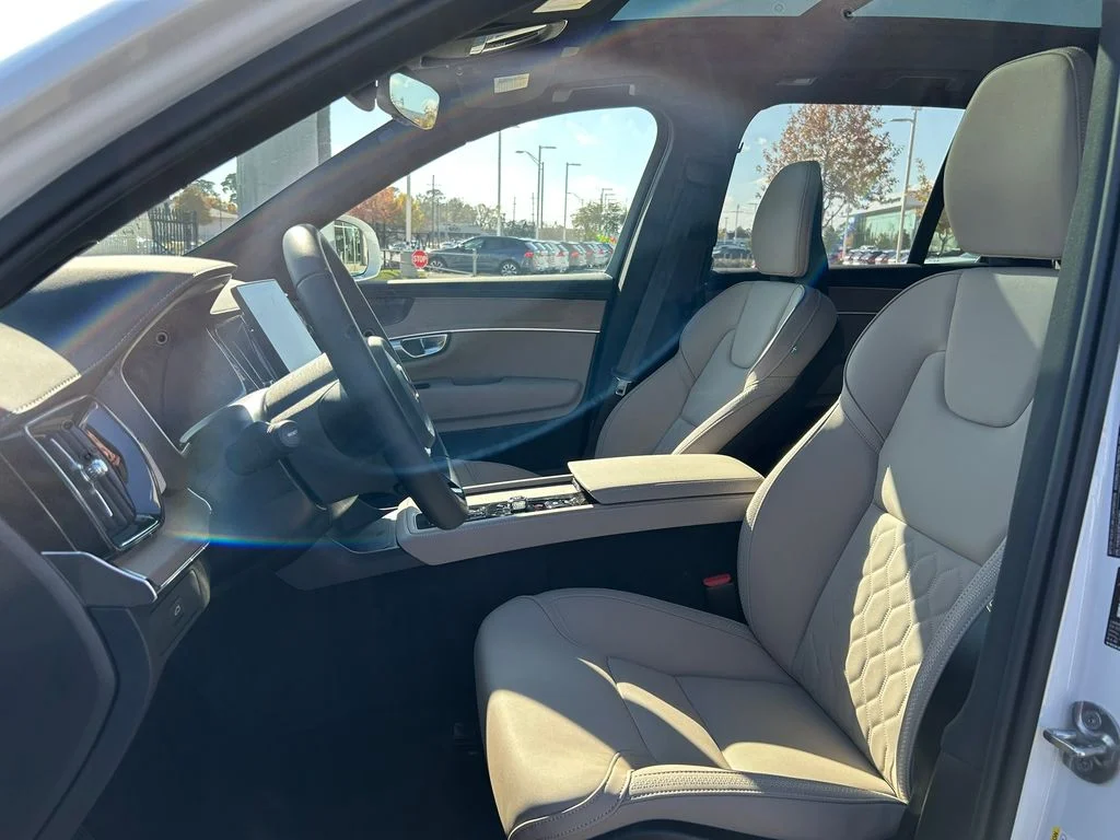 2026 Volvo XC90 Plus - Photo 14