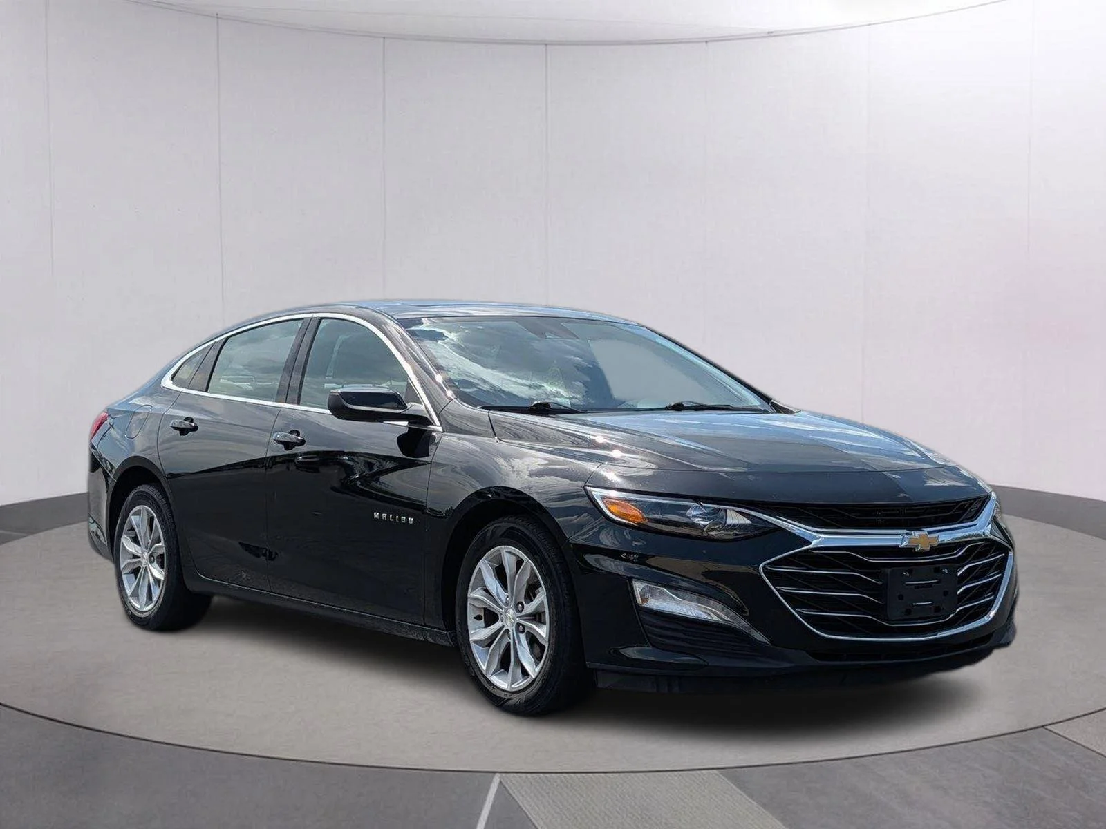 Used 2024 Mosaic Black Metallic Chevrolet LT image 5