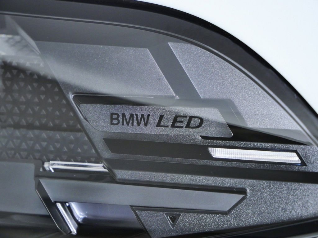 New 2026 Alpine White BMW xDrive40i image 4