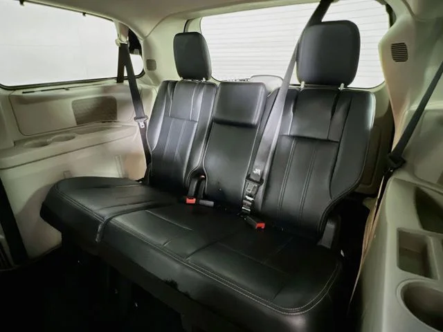 2013 Chrysler Town & Country Touring - Photo 32