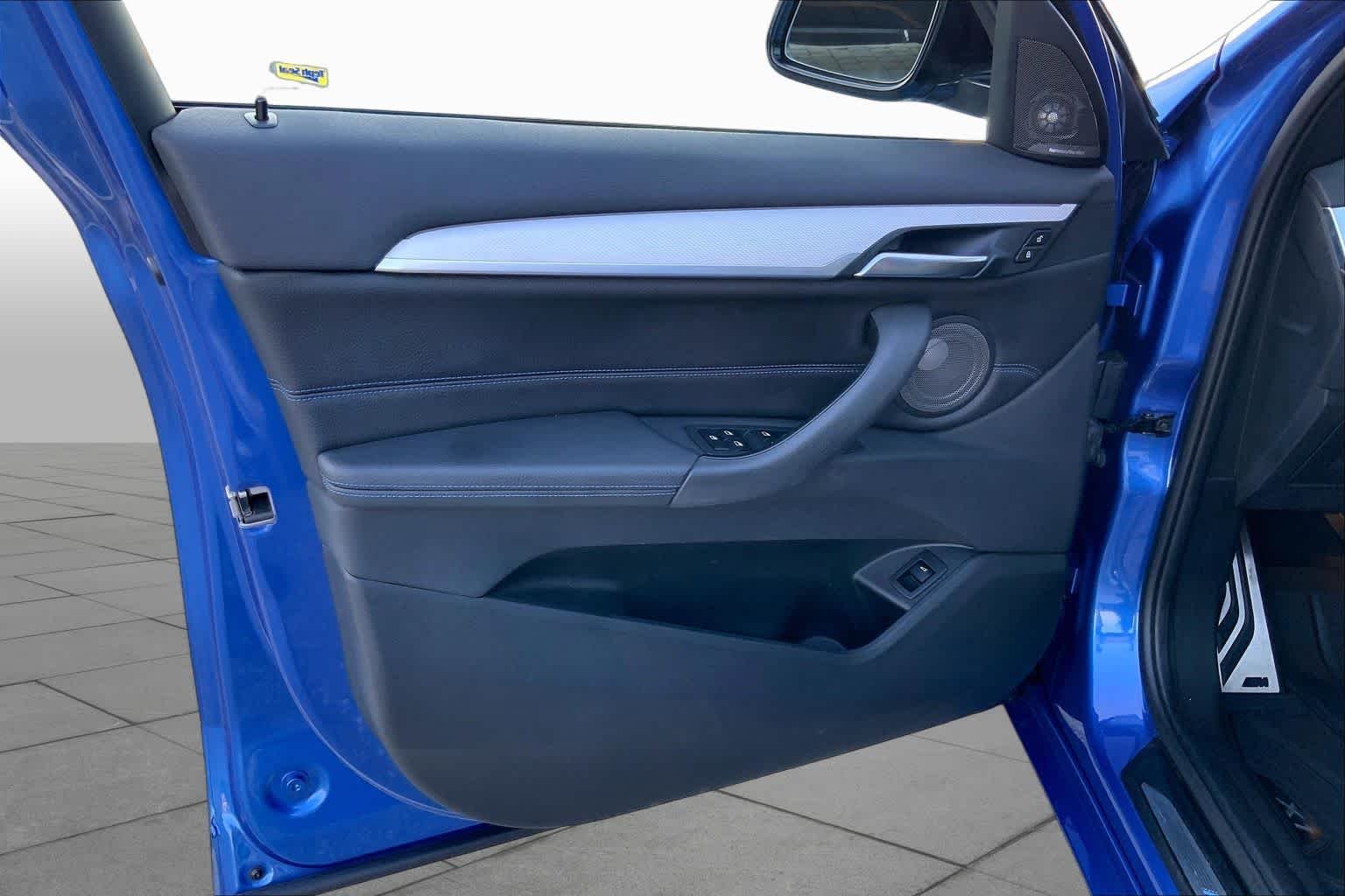 Used 2018 Estoril Blue Metallic BMW xDrive28i image 21