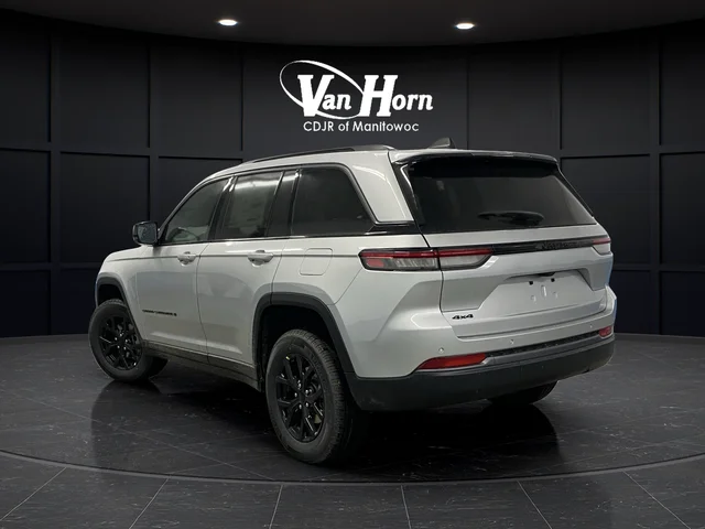 New 2026 Silver Zynith Exterior Paint Jeep Altitude image 3