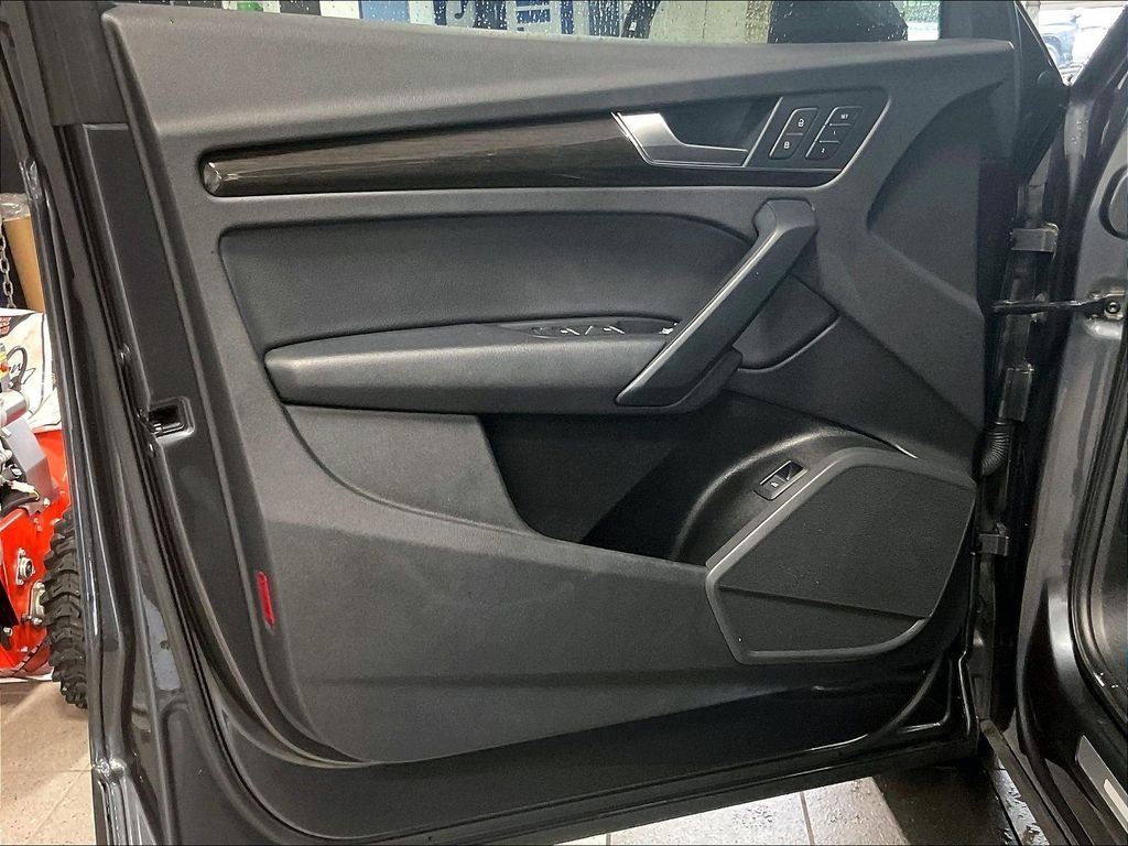 Used 2018 Gray Audi 2.0T image 9