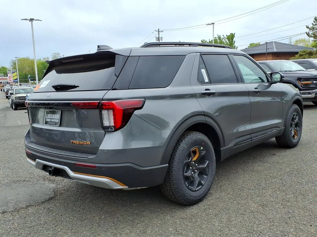 New 2026 Carbonized Gray Metallic Ford Tremor® image 6