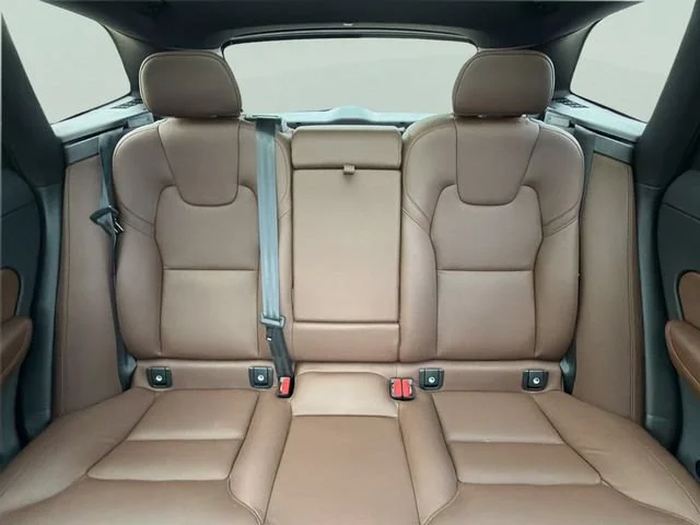 Used 2023  Volvo Plus Bright Theme image 17