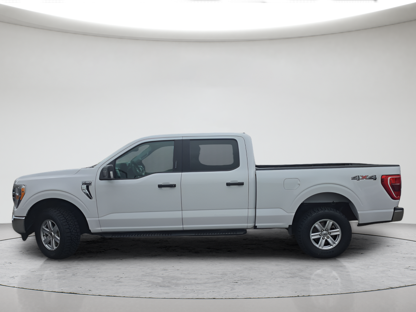 Used 2021 White Ford XLT image 3