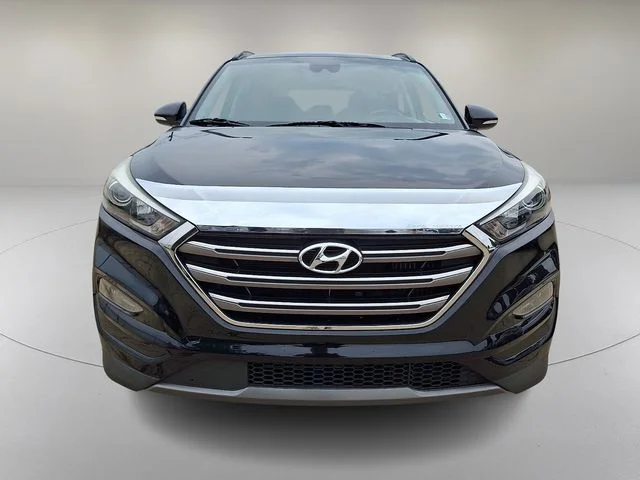 Used 2016 Black Hyundai Limited image 3