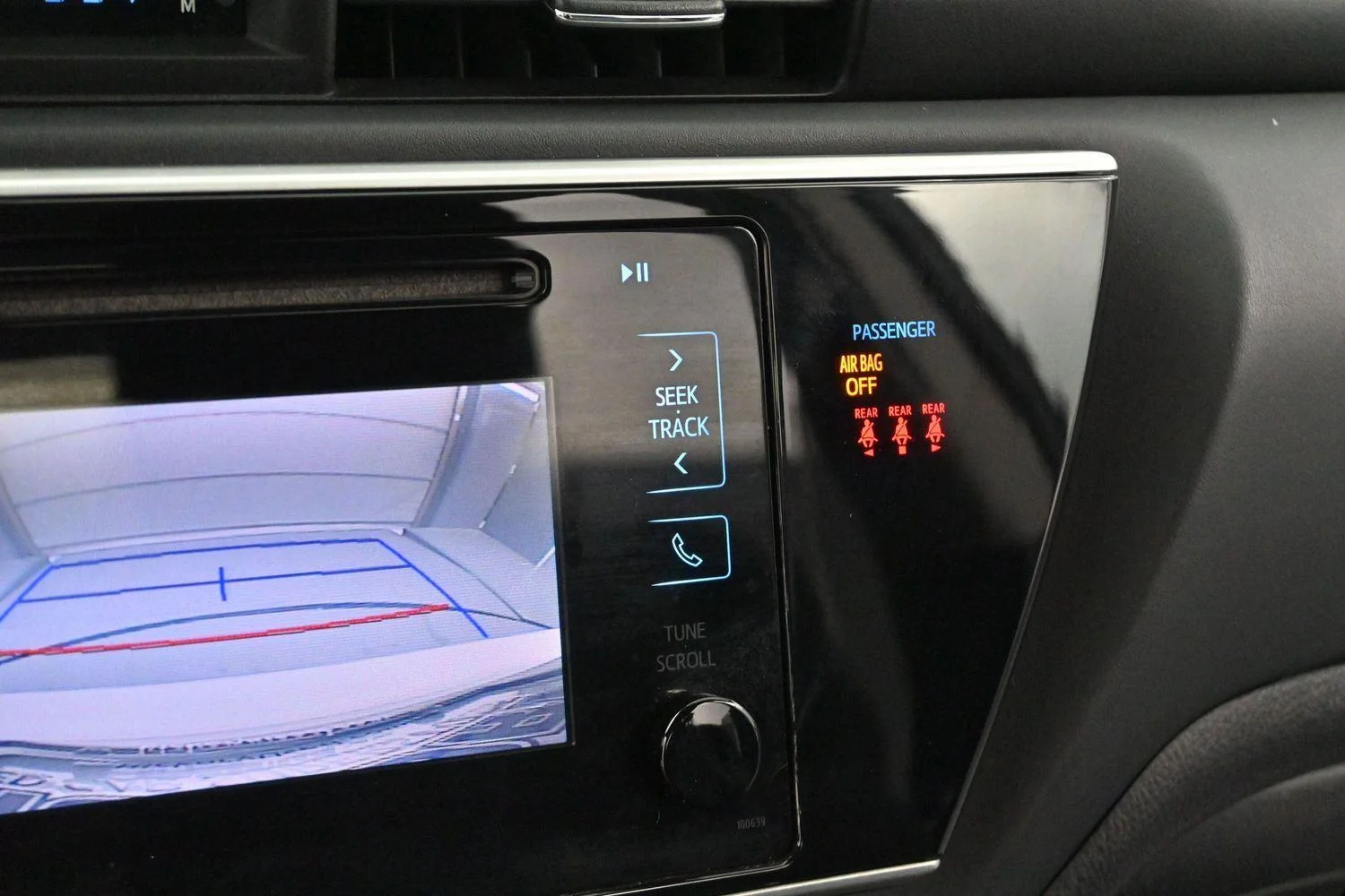 Used 2019 Classic Silver Metallic Toyota LE image 21