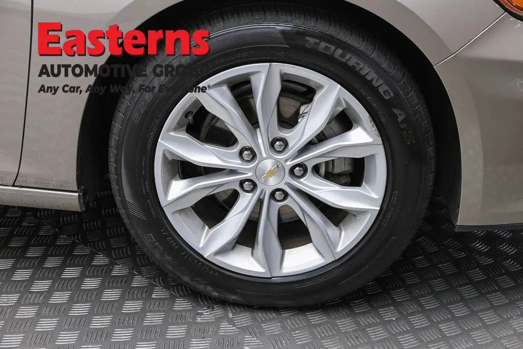 Used 2025 Gray Chevrolet LT image 31