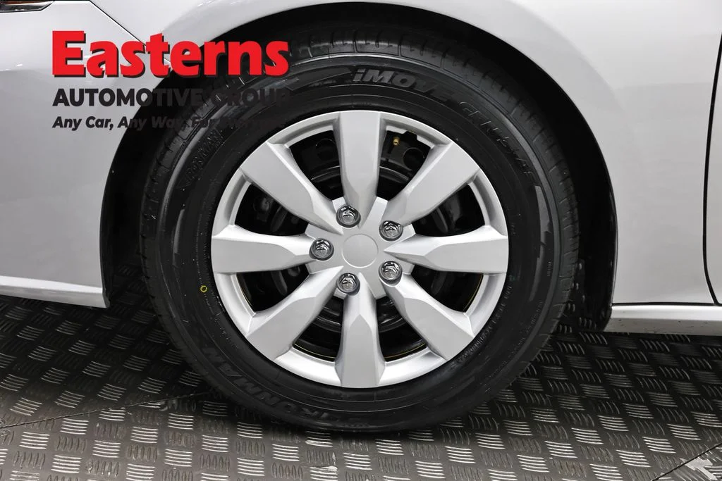 Used 2023 Silver Nissan 2.5 S image 30