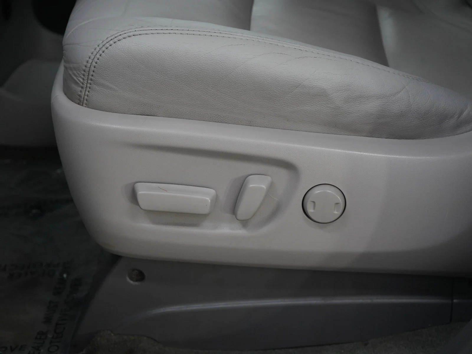Used 2017 White Toyota XLE image 24