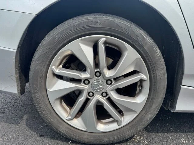Used 2019 Lunar Silver Metallic Honda LX image 9