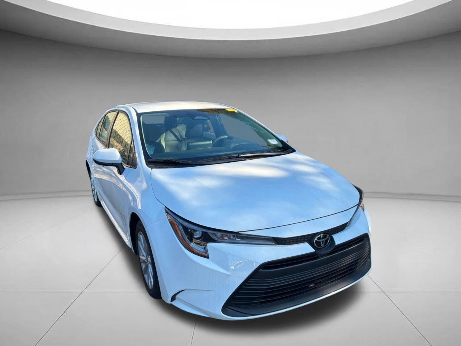 Used 2026 Ice Cap Toyota LE image 3