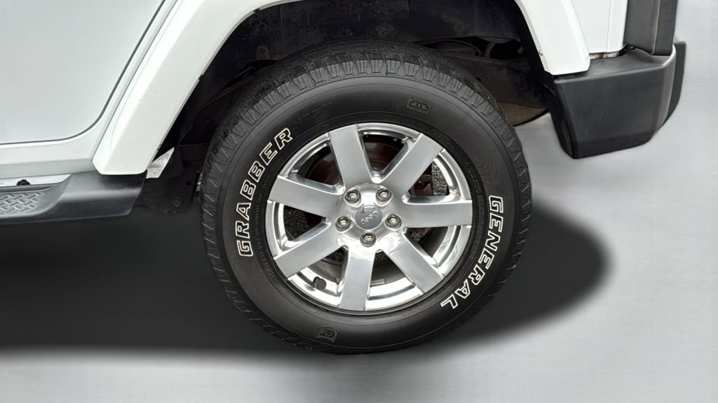 Used 2014 White Jeep Sahara image 22