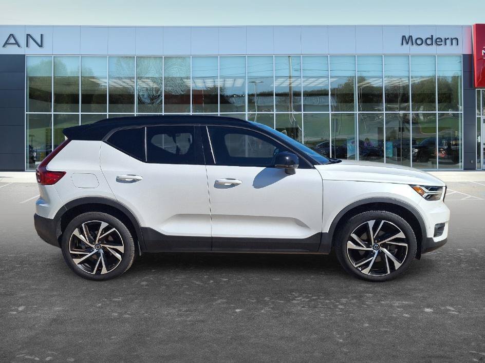 Used 2021 Crystal White Volvo R-Design image 4