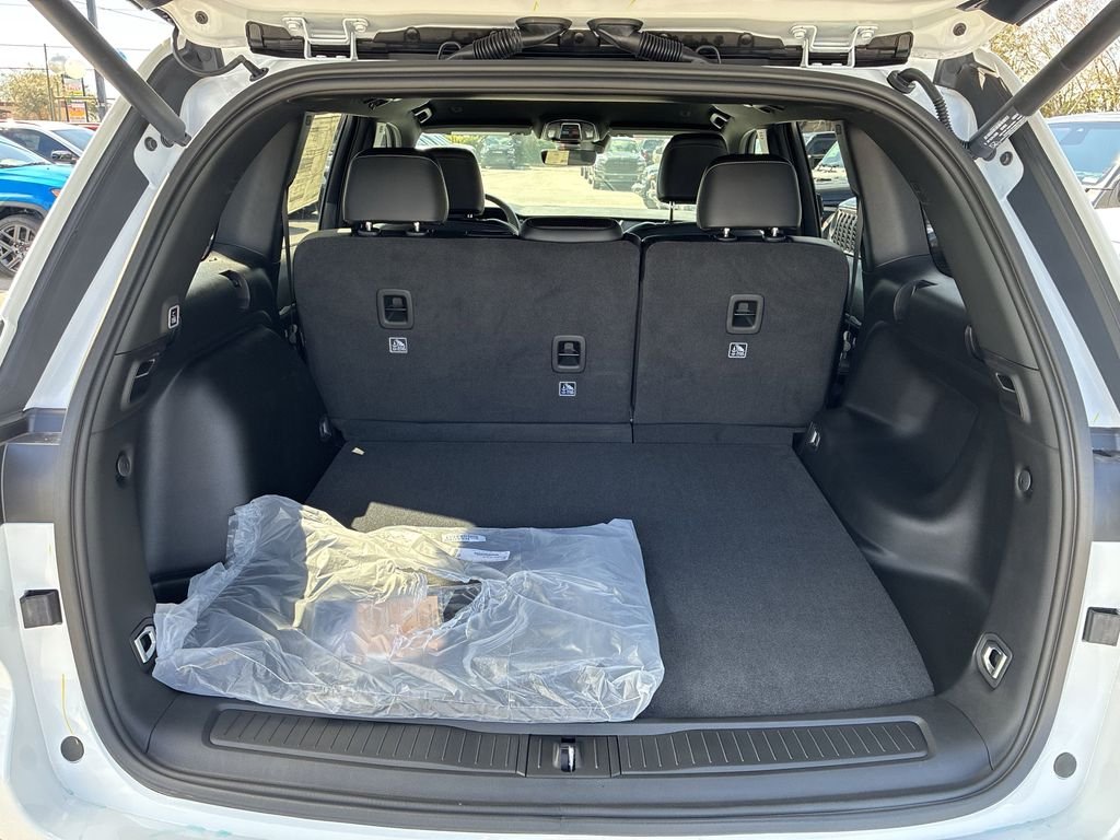 New 2026 Bright White Clear-Coat Exterior Paint Jeep Altitude image 29