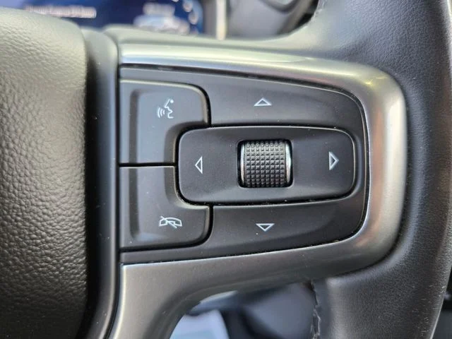 Used 2024 White Chevrolet LT image 33