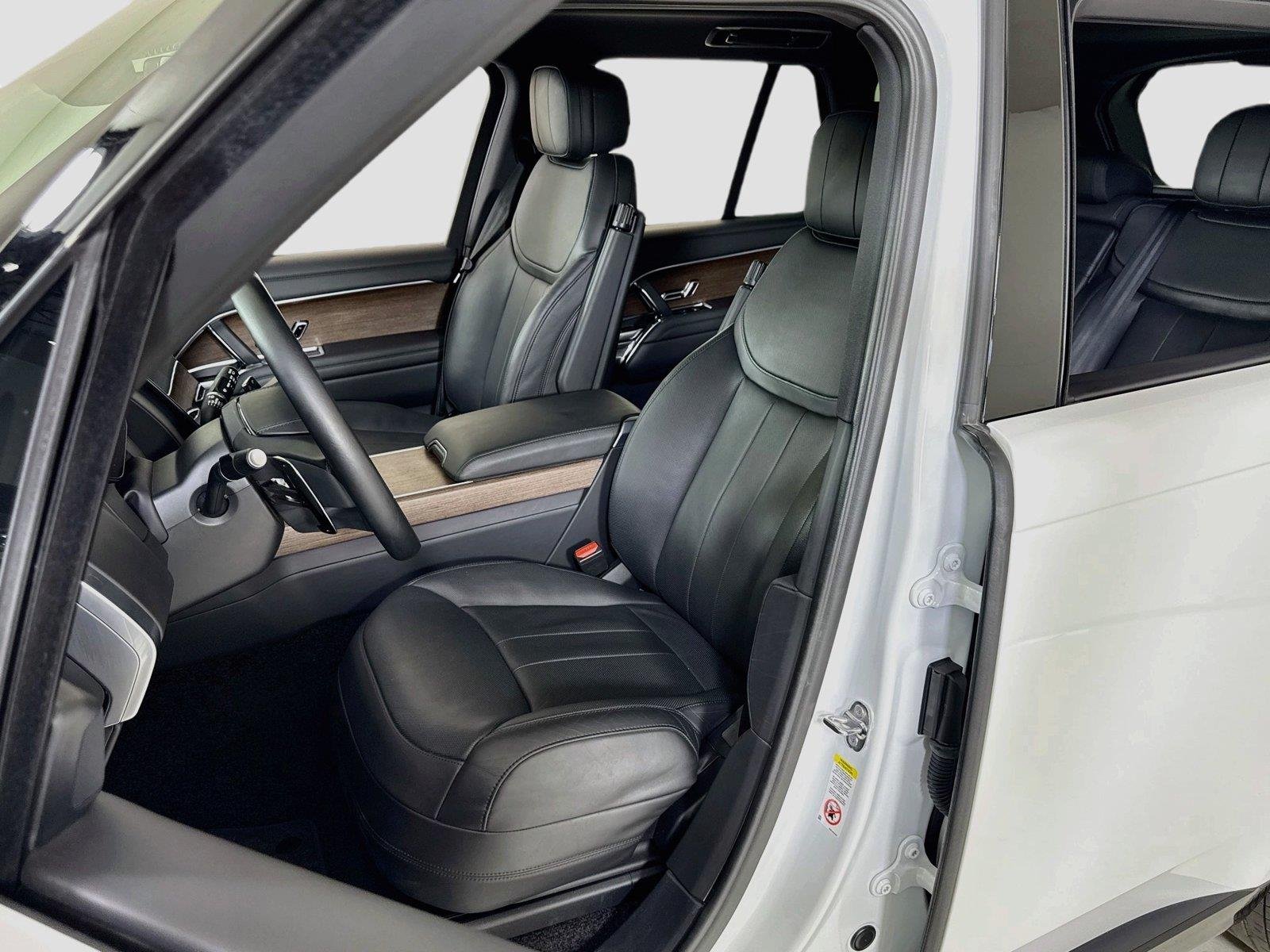 Used 2024 Fuji White Land Rover SE | Blackout Pkg | 360 Camera | Heated/Vented Seats image 14