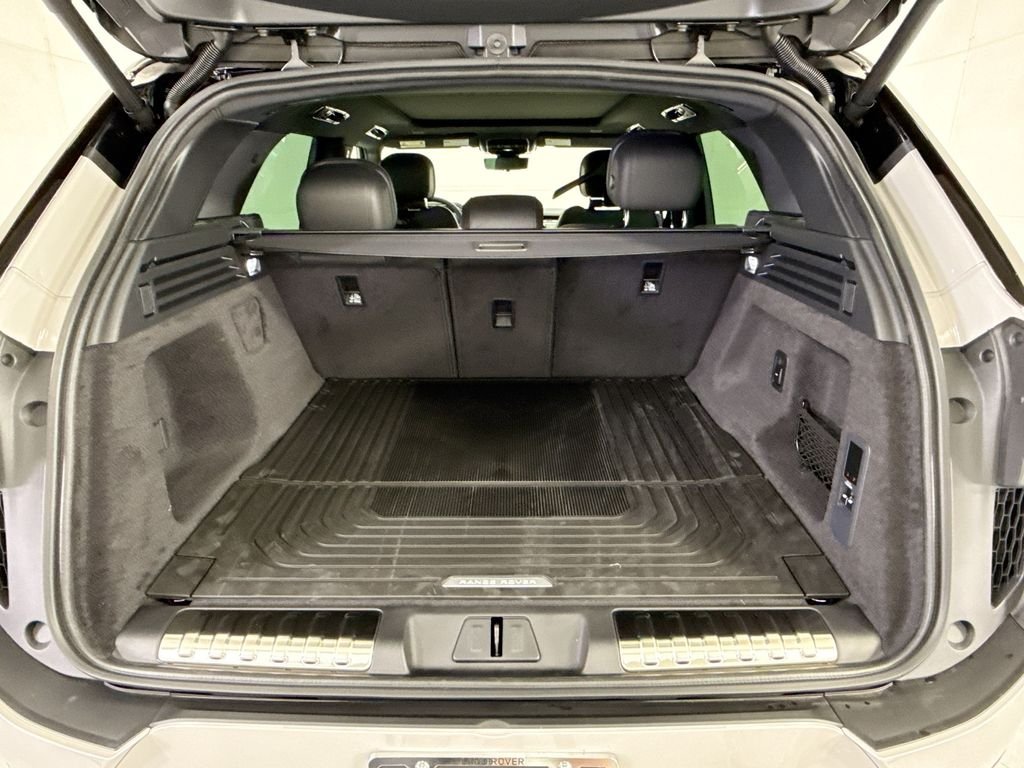 New 2026 Borasco Grey Land Rover Dynamic SE image 27