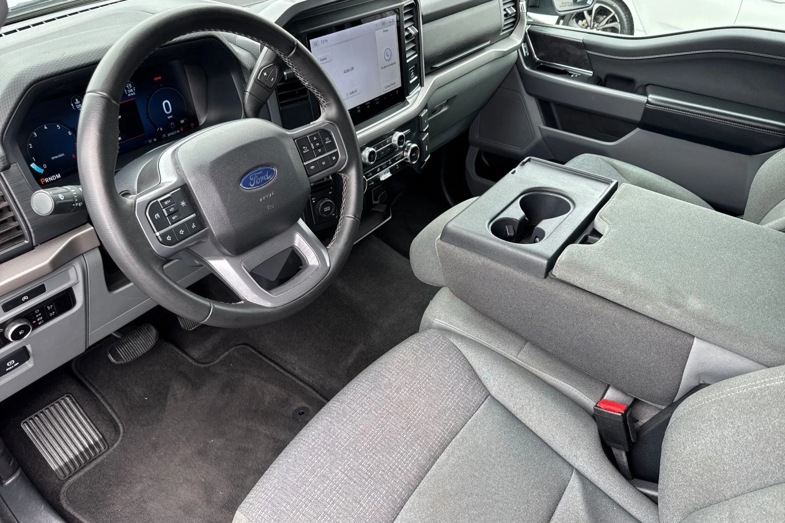Certified Used 2025 White Metallic Ford XLT image 3