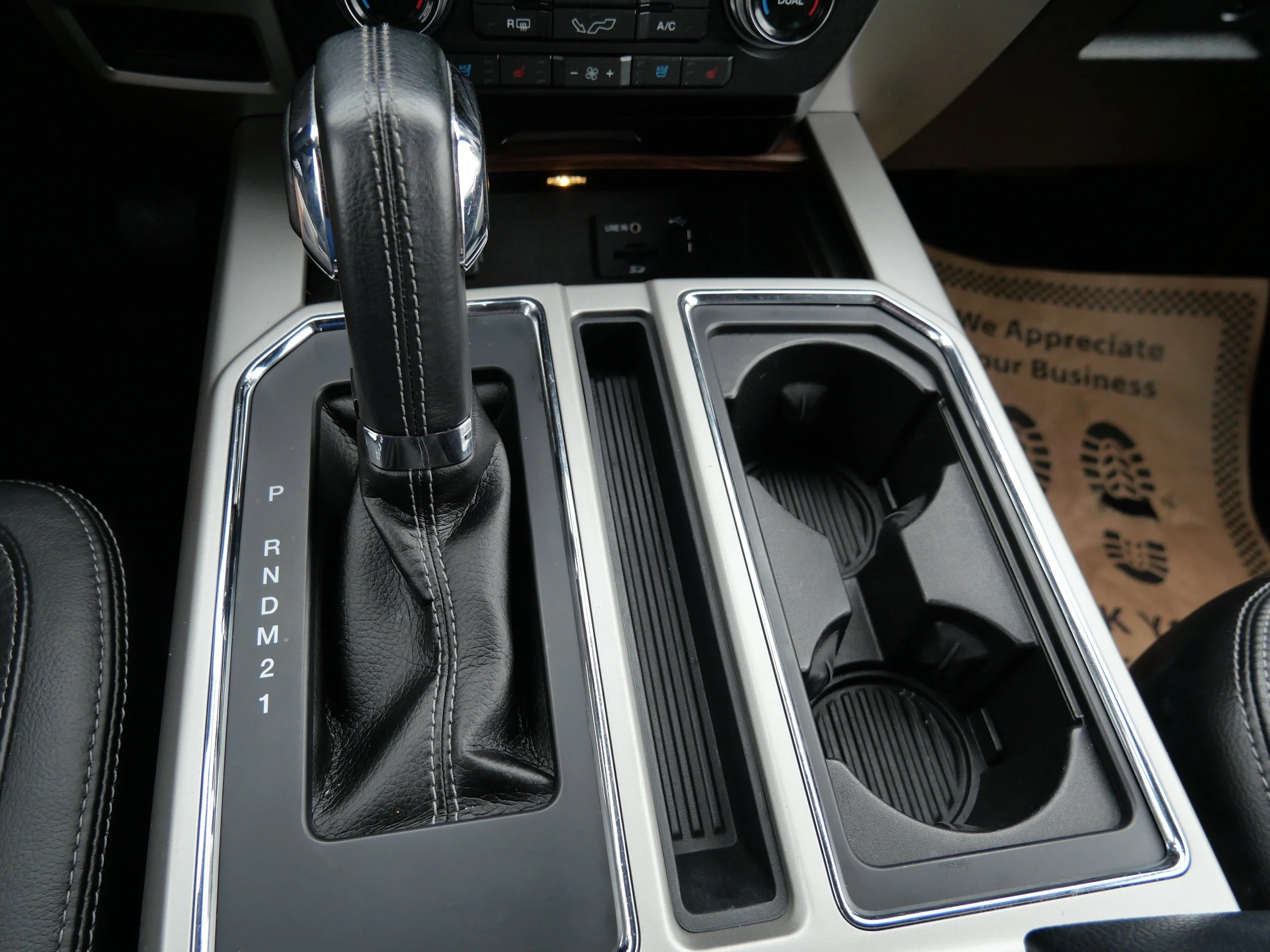 Used 2015 Magnetic Metallic Ford Lariat image 21