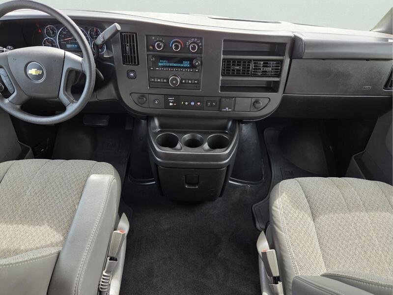 Used 2025 Summit White CHEVROLET RWD 3500 155" LT image 16