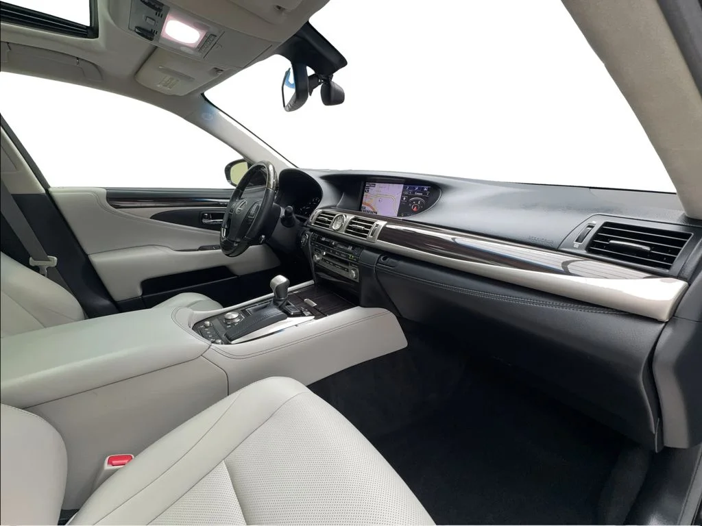 Used 2015 Black Lexus 460 image 34