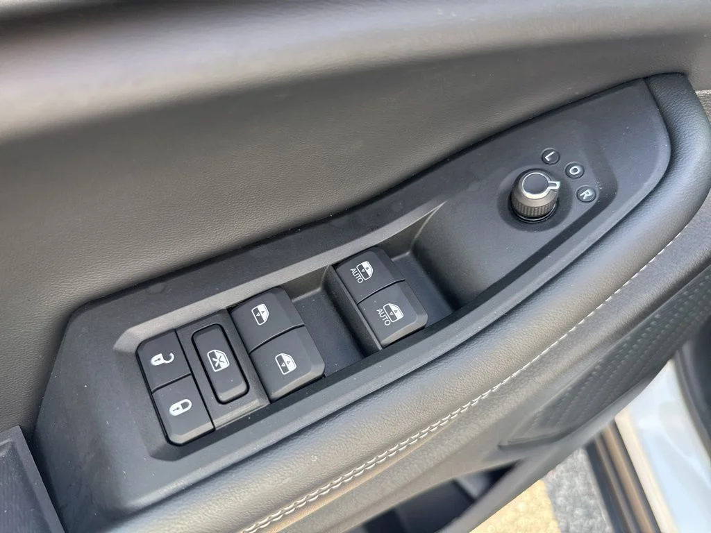 Used 2025 White Jeep Altitude X image 16