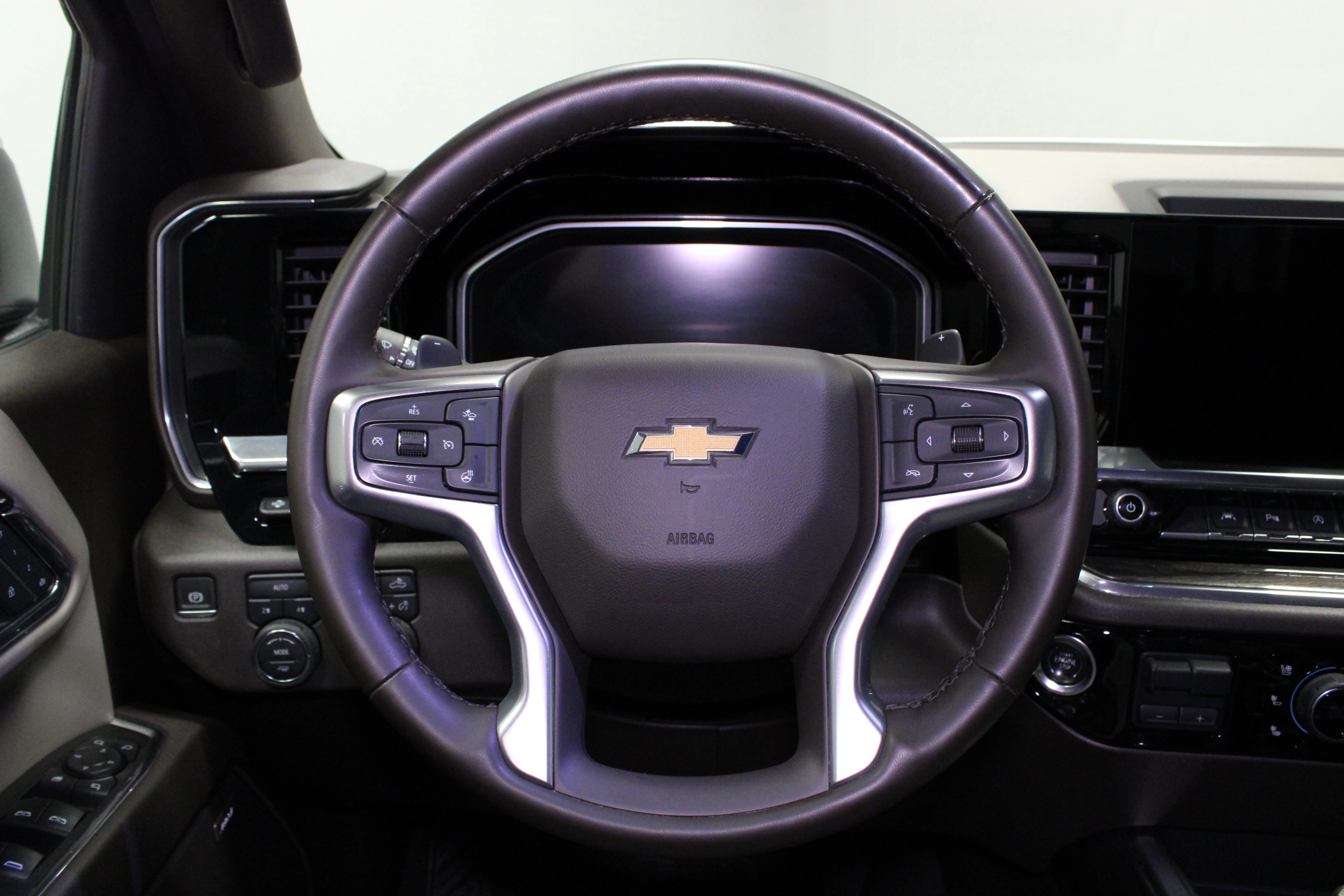 Used 2025 Summit White Chevrolet LTZ image 22