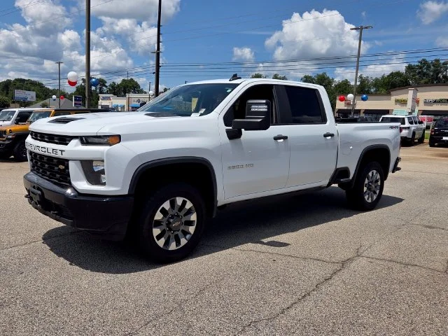 Used 2021 White Chevrolet Custom image 3