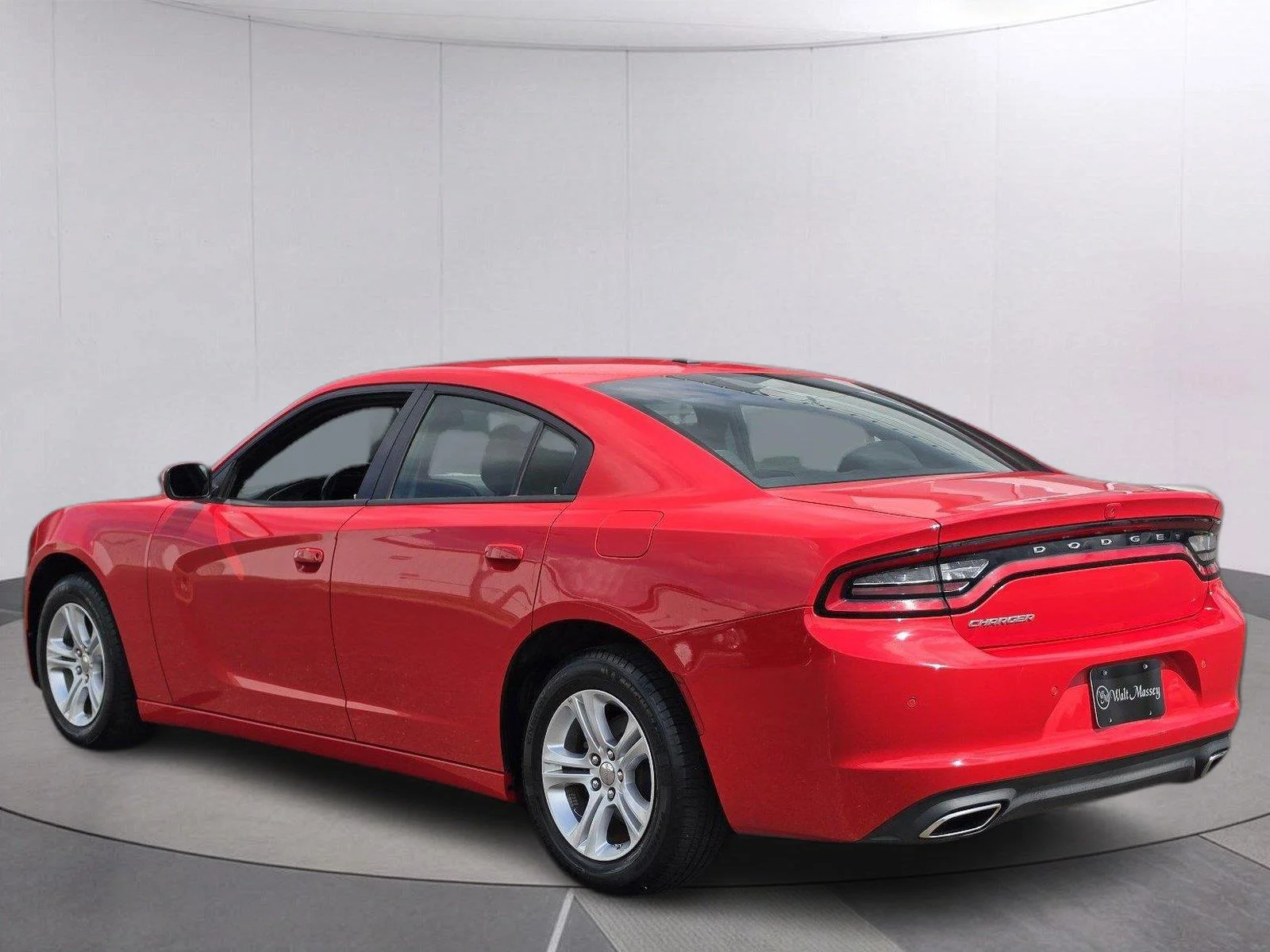Used 2022 Torred Clearcoat Dodge SXT image 3