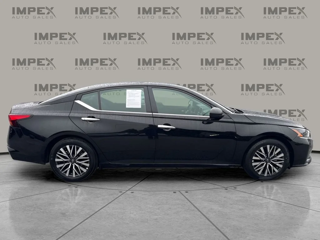 Used 2025 Black Nissan 2.5 SV image 6
