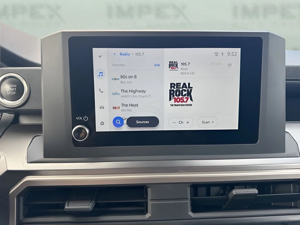 Used 2025  Toyota SR5 image 19