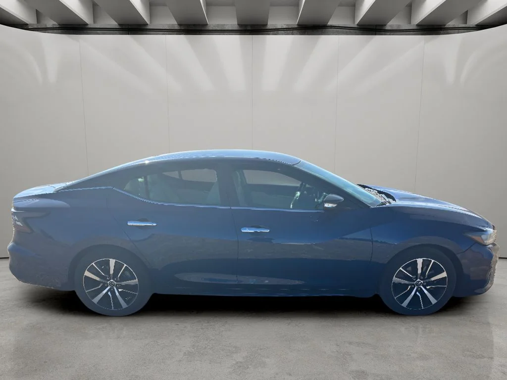 Used 2021 Deep Blue Pearl Nissan SV image 7