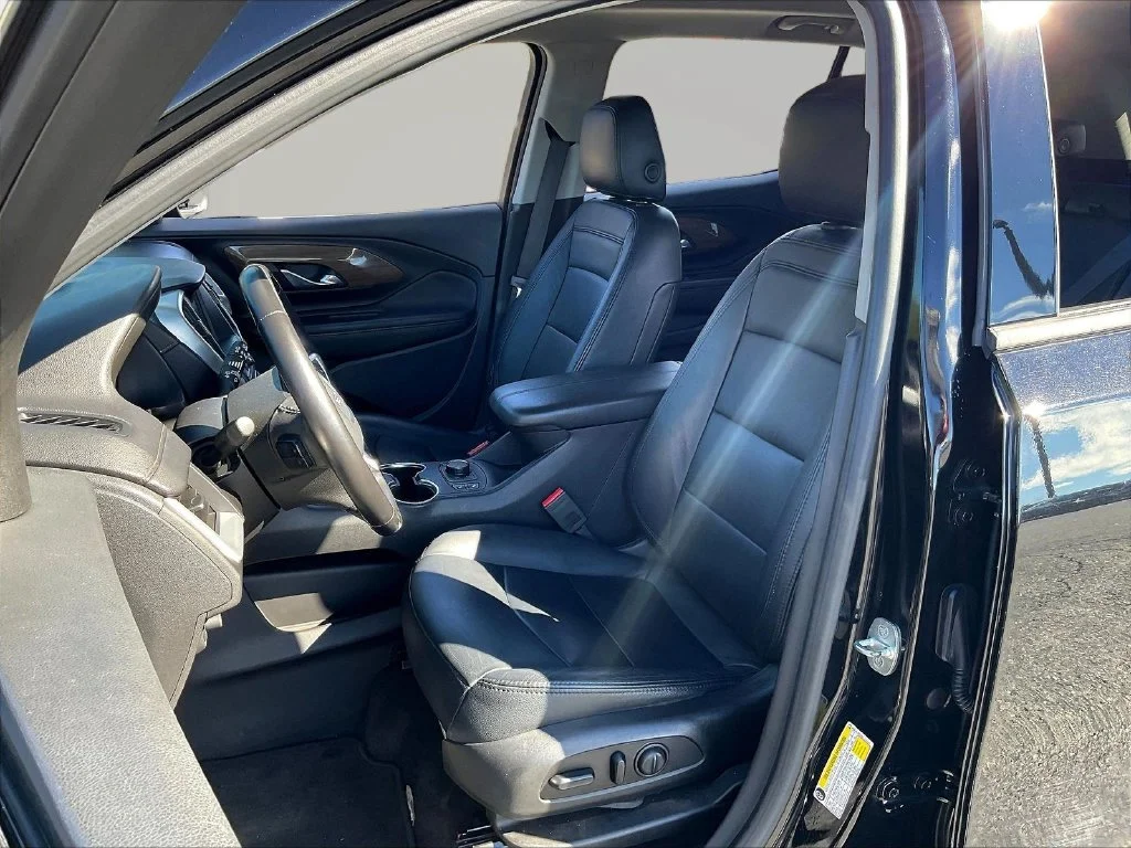 Used 2020 Ebony Twilight Metallic GMC SLE image 22