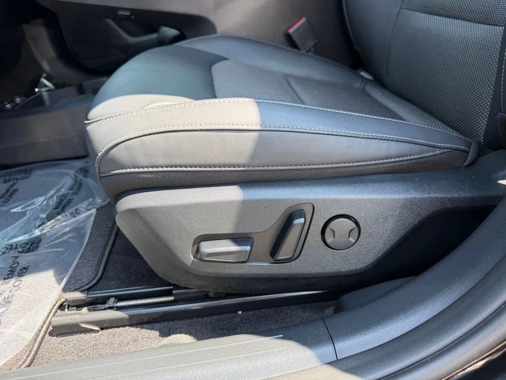 Used 2024 Aurora Black Pearl Kia Light image 14