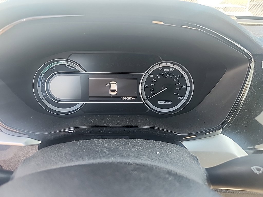 Used 2022 Snow White Pearl Kia LX image 21