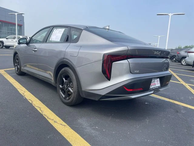2025 Kia K4 LXS - Photo 31