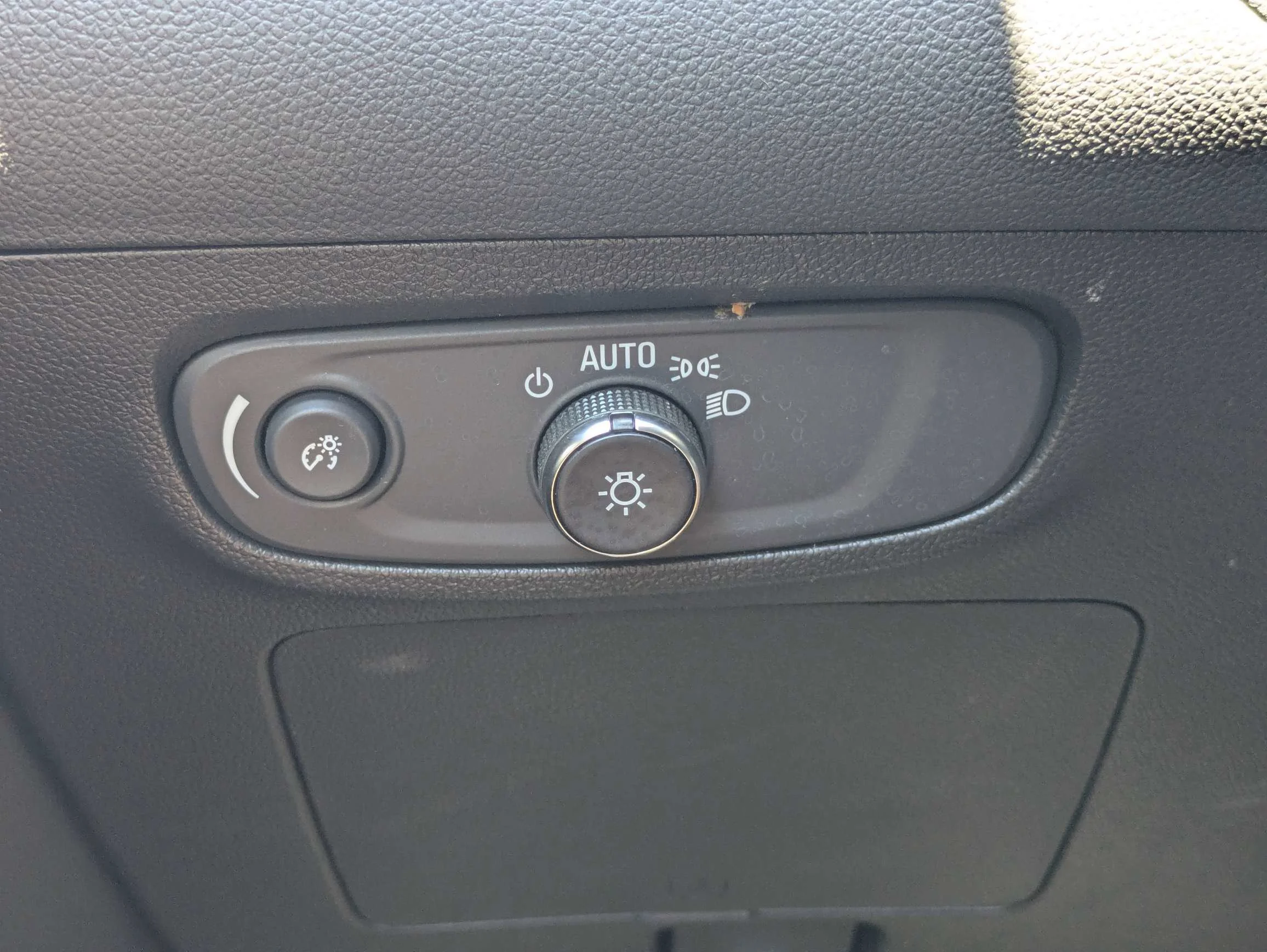 Used 2025 Summit White Buick Sport Touring image 26