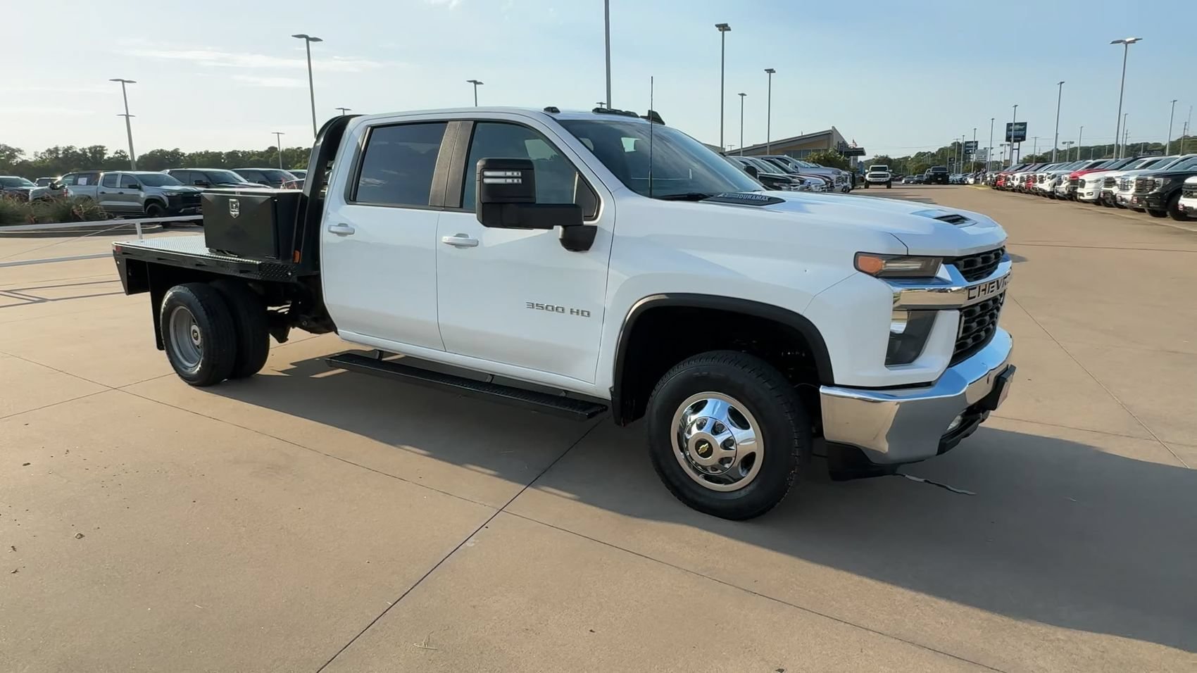 Used 2022 Summit White Chevrolet LT image 3