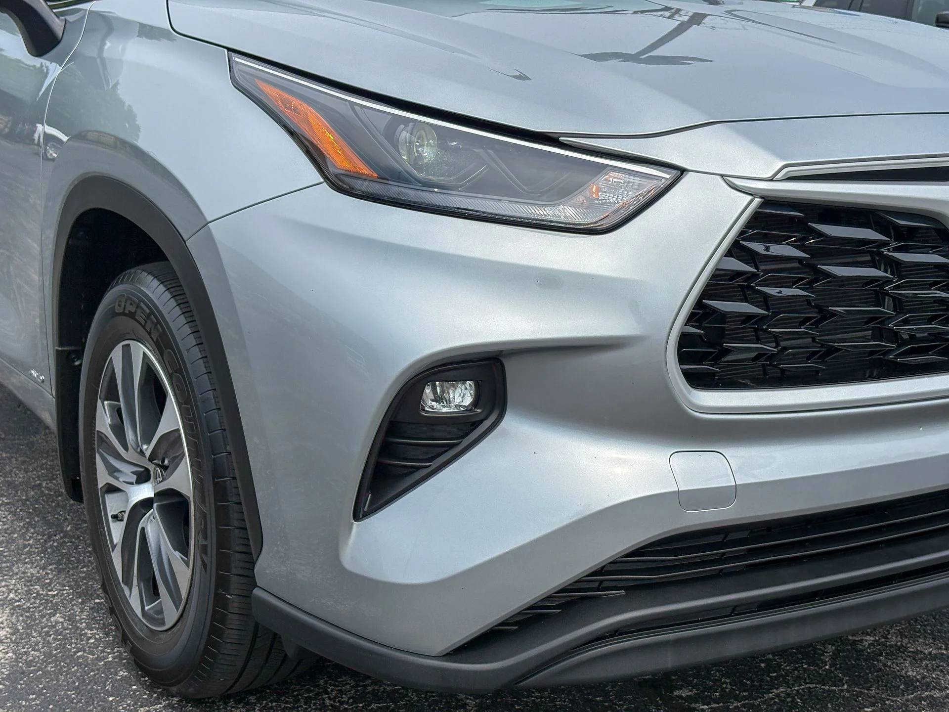 Used 2024 Silver Toyota XLE image 3