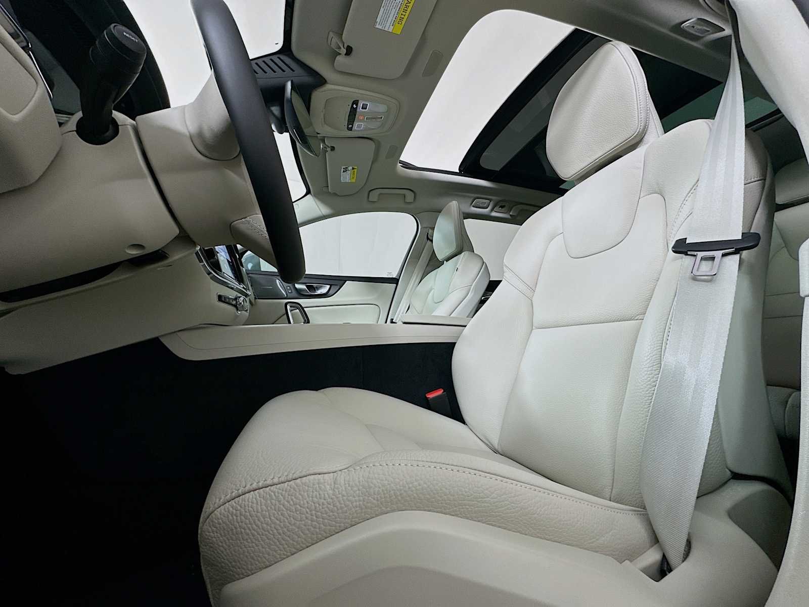 New 2026 Crystal White Volvo Plus image 19