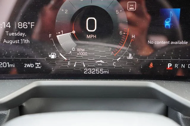 Used 2025 White GMC Elevation image 7