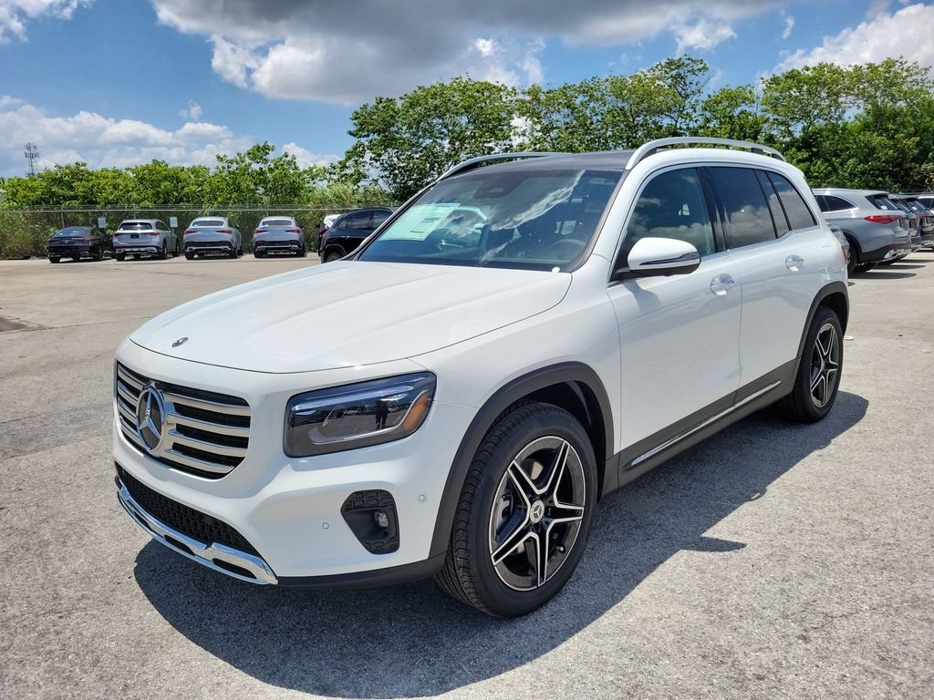 New 2026 Polar White Mercedes-Benz GLB 250 image 3