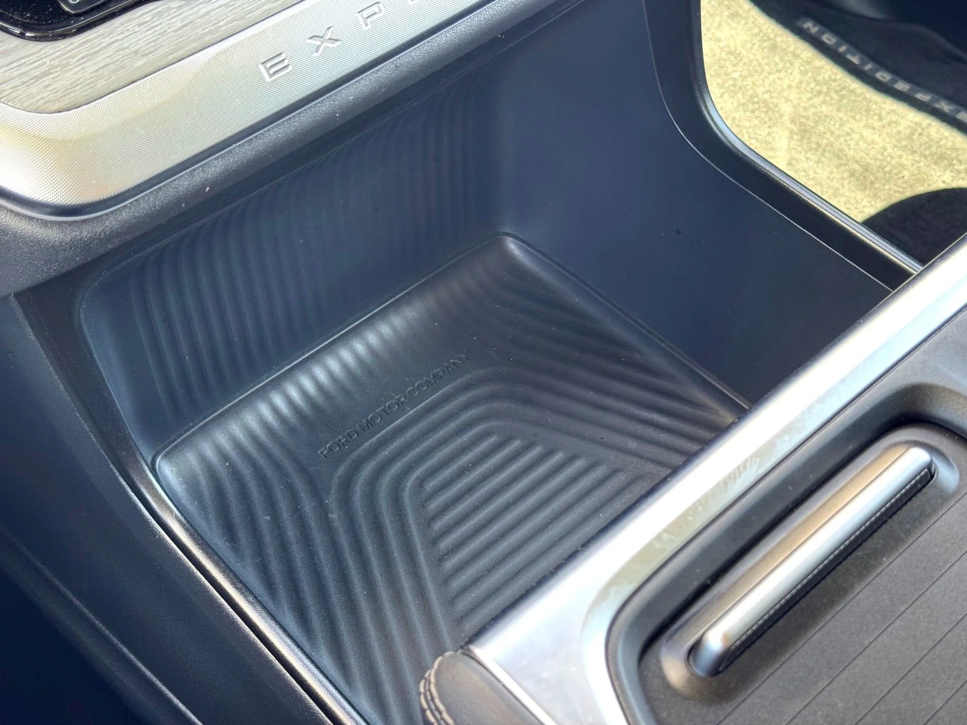 Used 2025  Ford Platinum image 31