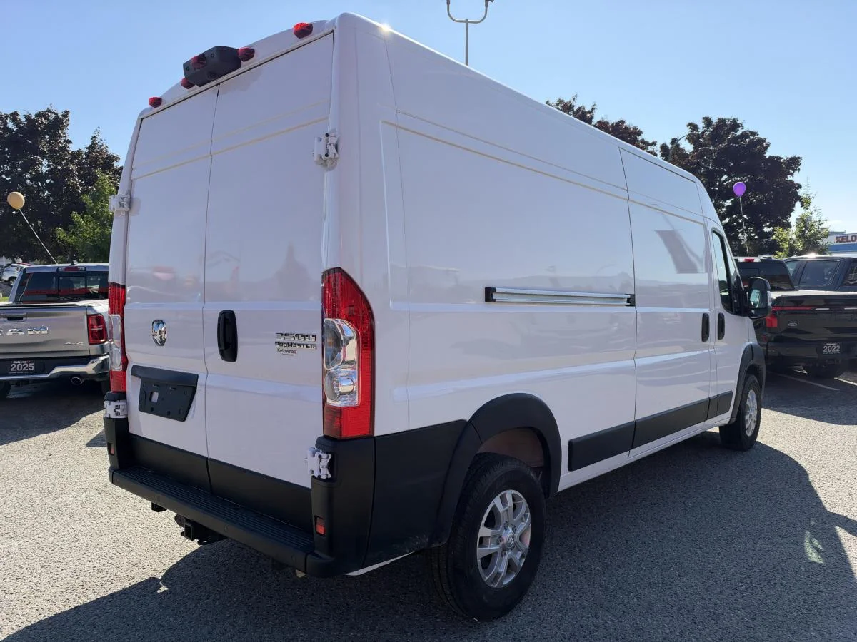 Used 2025 White RAM SLT image 8